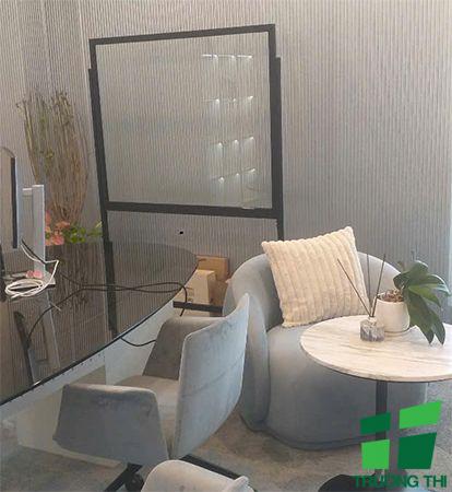 kính di động troBảngng suốt khung chân màu đen đẹp và sang trọng giá rẻ