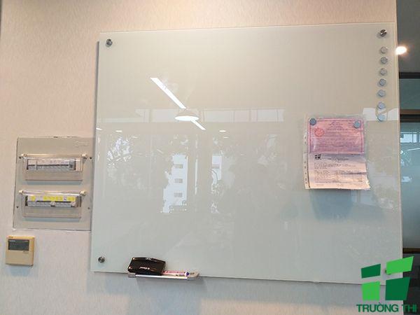 Bảng kính từ văn phòng hít nam châm viết bút lông giá rẻ tại Tp.HCM